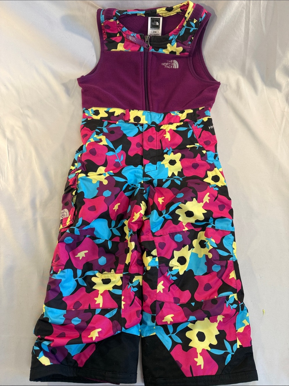 The North Face - Insulated Ski/snow pants with bib/suspenders. Size 3T